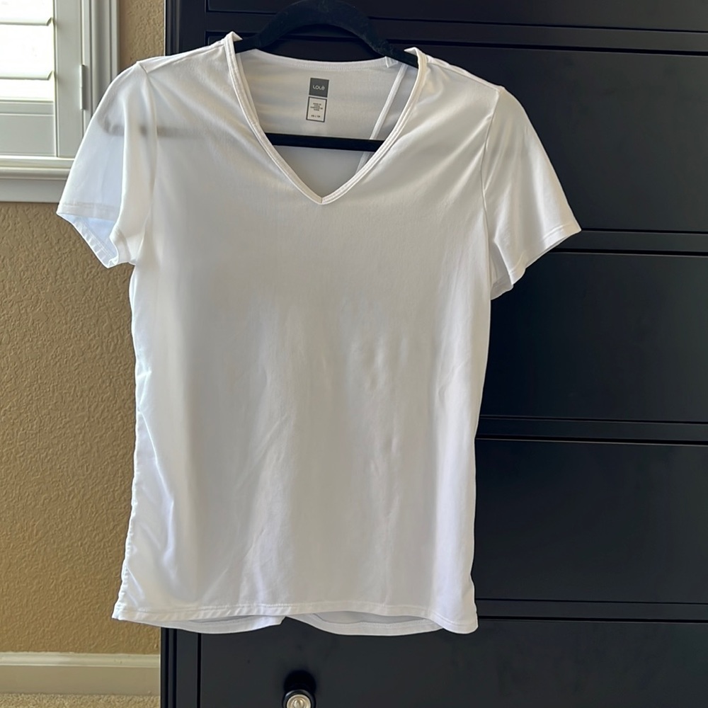 🤍White v neck shirt